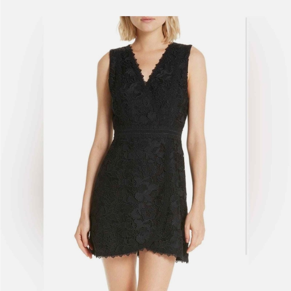 Alice + Olivia Black Floral Lace Mini Dress
🖤🖤🔥🖤🖤